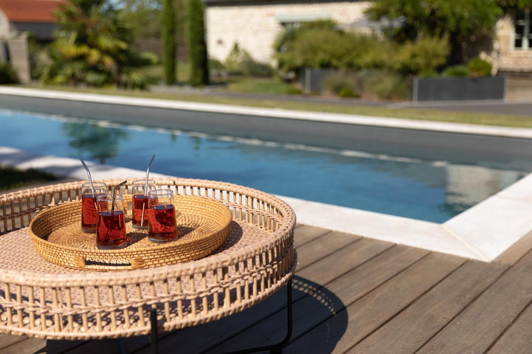 Manoir De La Nogrie: Charming 5-Star Estate with Private Access and Heated Pool Bed & Breakfast Val-d'Ize Exterior photo